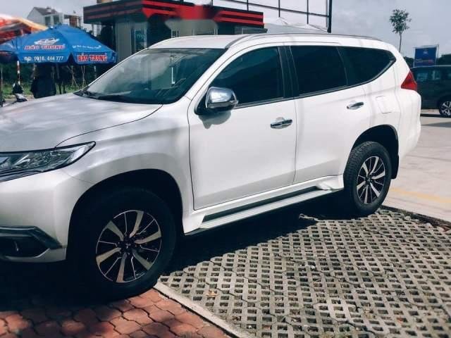 Bán Mitsubishi Pajero Sport đời 2018, màu trắng, xe nhập