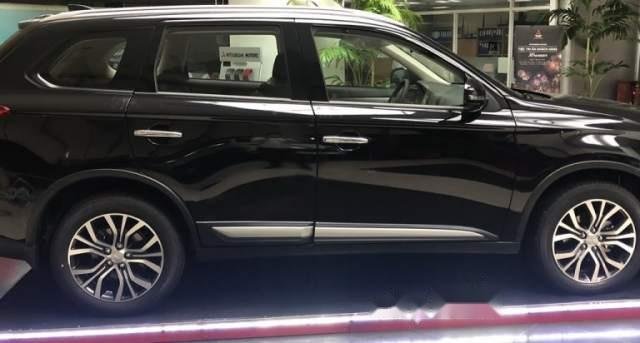 Cần bán Mitsubishi Outlander 2.0 CVT đời 2019, màu đen, giá 808tr