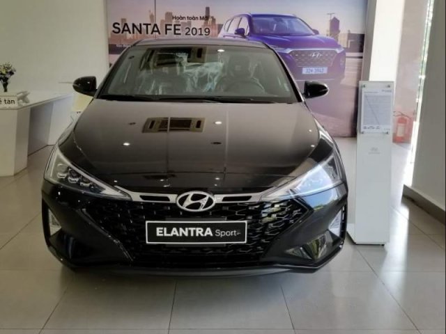 Cần bán Hyundai Elantra sản xuất 2019, màu đen, xe nhập giá cạnh tranh