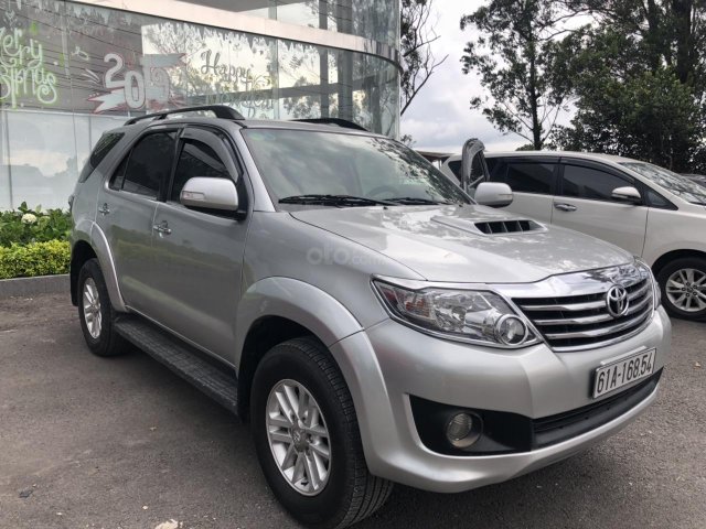 Bán Toyota Fortuner số sàn, máy dầu, sản xuất 2014, màu bạc, xe gia đình0