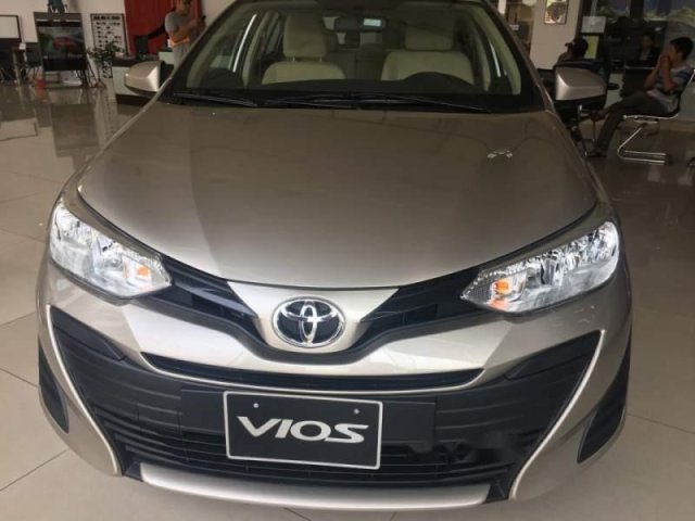 Cần bán xe Toyota Vios E đời 2019, màu vàng, giá tốt0