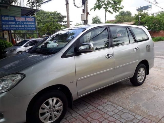 Cần bán Toyota Innova năm sản xuất 2009, màu bạc ít sử dụng0