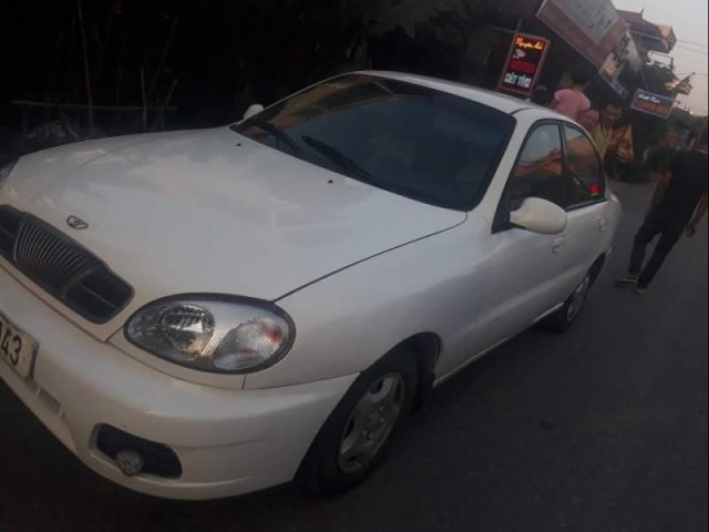 Cần bán gấp Daewoo Lanos sản xuất năm 2002, màu trắng