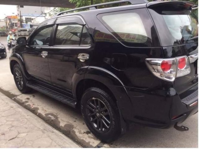 Bán Toyota Fortuner đời 2015, màu đen, giá tốt0