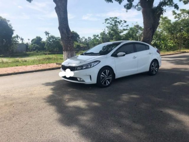 Cần bán lại xe Kia Cerato đời 2017, màu trắng, nhập khẩu nguyên chiếc đẹp như mới