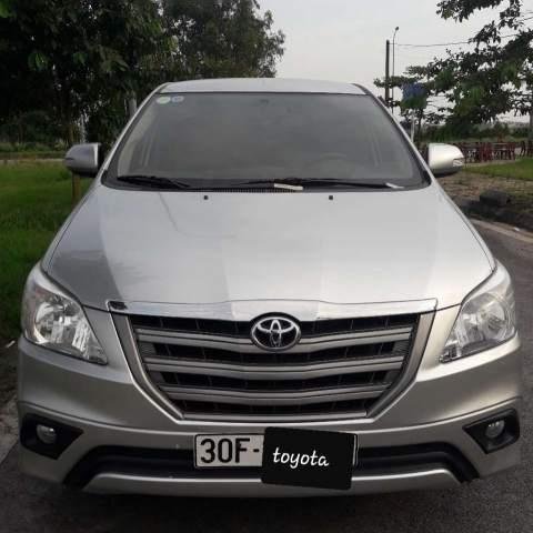 Bán xe Toyota Innova E đời 2015, màu bạc