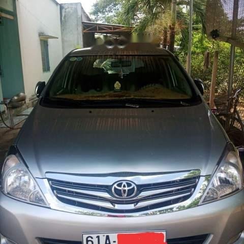 Xe Toyota Innova năm sản xuất 2009, màu bạc