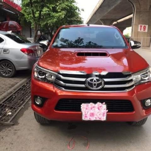 Bán gấp Toyota Hilux AT sản xuất năm 2016, xe chính chủ