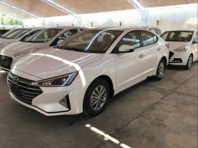 Bán ô tô Hyundai Elantra năm 2019, màu trắng, giá chỉ 580 triệu0