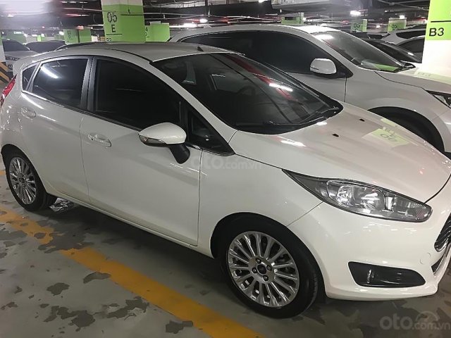 Cần bán lại xe Ford Fiesta S 1.5 AT năm sản xuất 2014, màu trắng