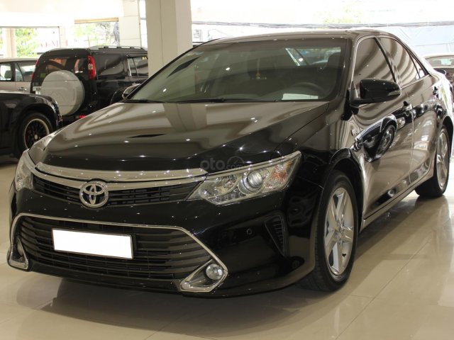 Bán Toyota Camry 2.5Q năm sản xuất 2016, màu đen, 950tr