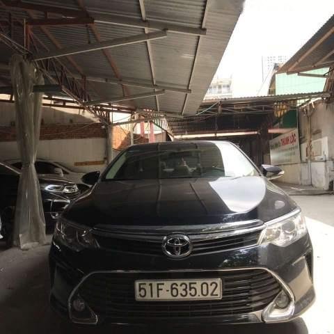 Bán xe Toyota Camry sản xuất 2016, màu đen 