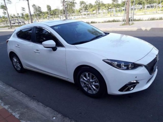 Bán lại xe Mazda 3 sản xuất năm 2015, màu trắng0