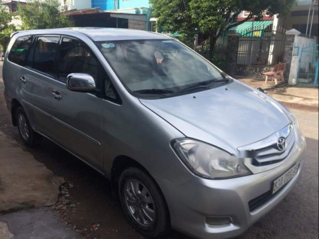 Bán Toyota Innova năm 2010, màu bạc, xe nhập0