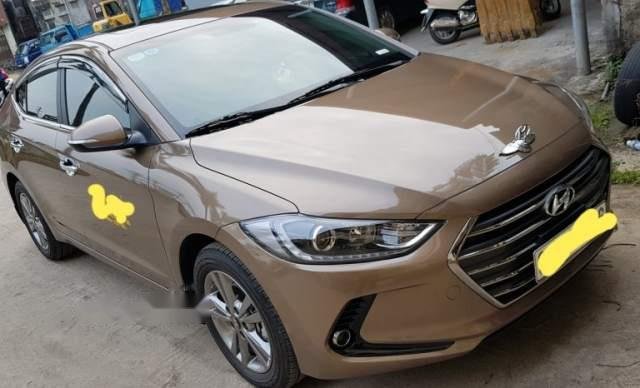 Gia đình bán Hyundai Elantra sản xuất 2018, màu vàng cát, giá chỉ 680 triệu0