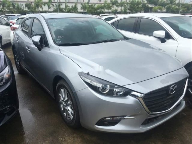 Cần bán lại xe Mazda 3 đời 2017, màu bạc  