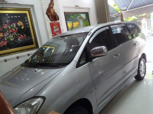 Bán Toyota Innova năm sản xuất 2011, màu bạc, xe đẹp