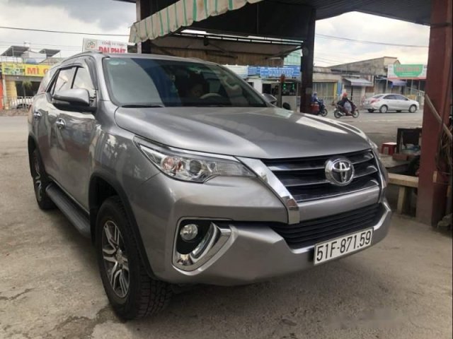 Chính chủ bán Toyota Fortuner 2.7V AT năm 2017, màu bạc, xe nhập0