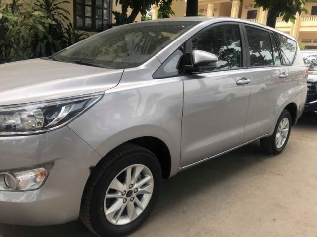 Cần bán Toyota Innova năm 2019, màu bạc