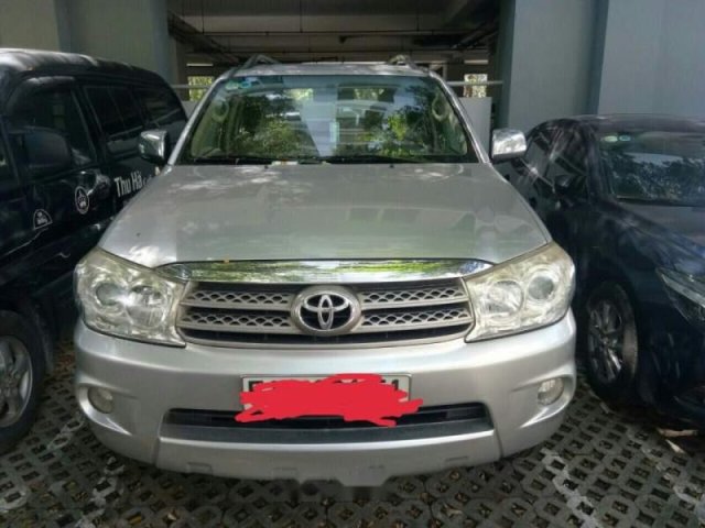 Chính chủ bán Toyota Fortuner đời 2011, màu bạc