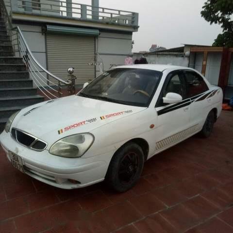 Cần bán Daewoo Nubira năm 2002, màu trắng xe gia đình0