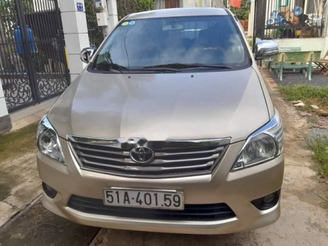 Bán Toyota Innova đời 2012, màu vàng