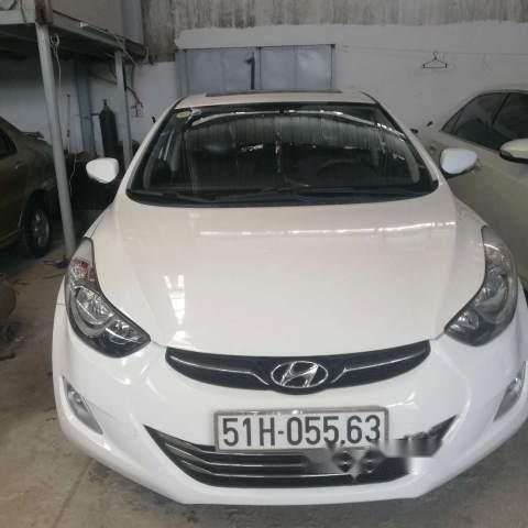 Bán xe Hyundai Elantra đời 2015, màu trắng