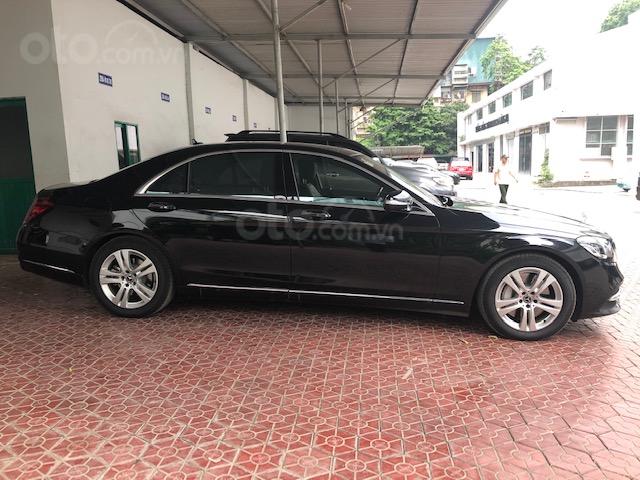 Cần bán Mercedes S450L sản xuất 2018, màu đen0