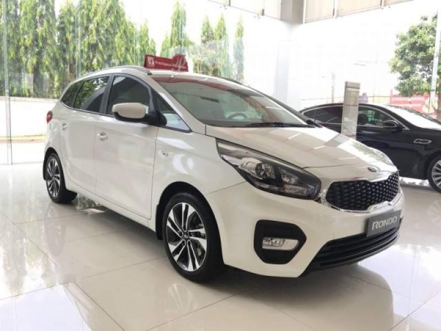 Kia Nha Trang bán xe Kia Rondo GAT sản xuất 2019, màu trắng0