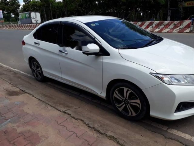 Cần bán xe Honda City đời 2016, màu trắng, Đk 12/2016, còn sổ bảo dưỡng đầy đủ0