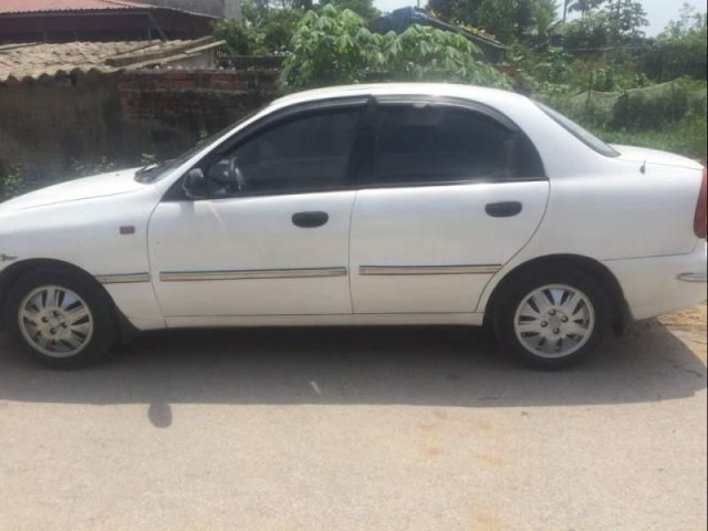 Bán xe Daewoo Lanos đời 2001, màu trắng, máy êm, điều hoà mát