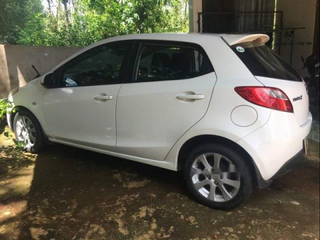 Cần bán xe Mazda 2 S 1.5 AT đời 2011, màu trắng, máy móc êm