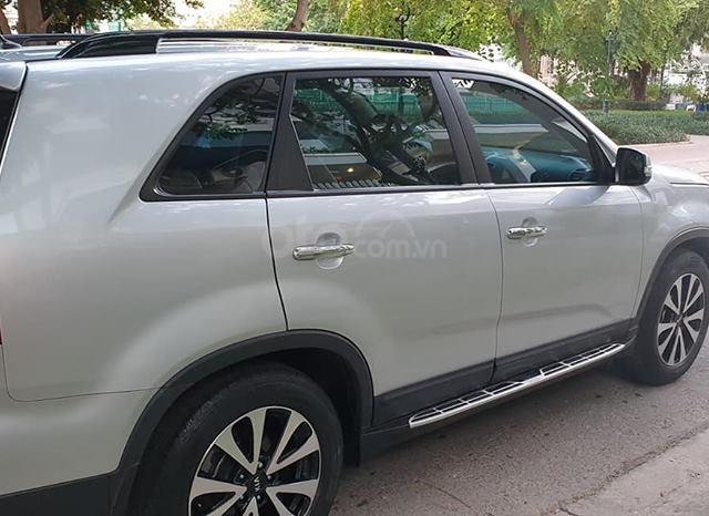 Gia đình cần bán Kia Sorento 2015, số tự động, máy xăng, màu bạc0