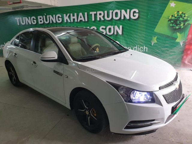 Cần bán Chevrolet Cruze LS 1.6 đời 2011, màu trắng, giá cạnh tranh0