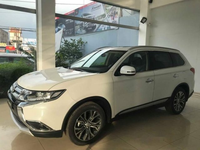 Bán xe Mitsubishi Outlander năm sản xuất 2019, màu trắng