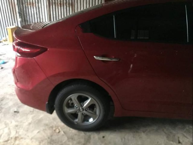 Cần bán xe Hyundai Elantra 2017, màu đỏ0