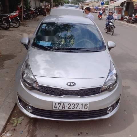 Cần bán Kia Rio đời 2016, màu bạc, xe bảo dưỡng thường xuyên