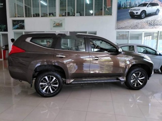 Bán Mitsubishi Pajero Sport đời 2019, màu nâu, nhập Thái  