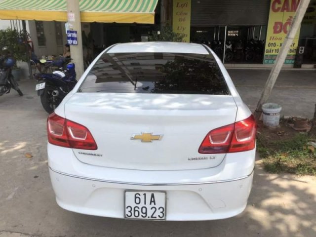 Cần bán Chevrolet Cruze MT đời 2017, màu trắng, xe gia đình, bao va chạm ngập nước