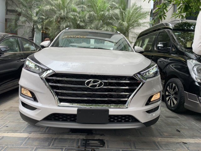 Bán ô tô Hyundai Tucson đời 2019, màu trắng0