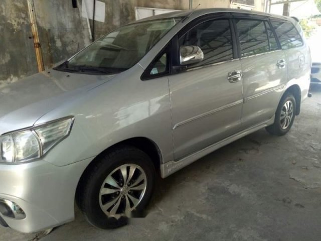 Cần bán lại xe Toyota Innova G 2.0 đời 2014, màu bạc số sàn, giá 465tr