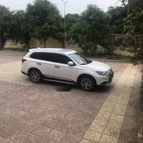 Chính chủ bán Mitsubishi Outlander năm 2018, màu trắng, giá 890tr0