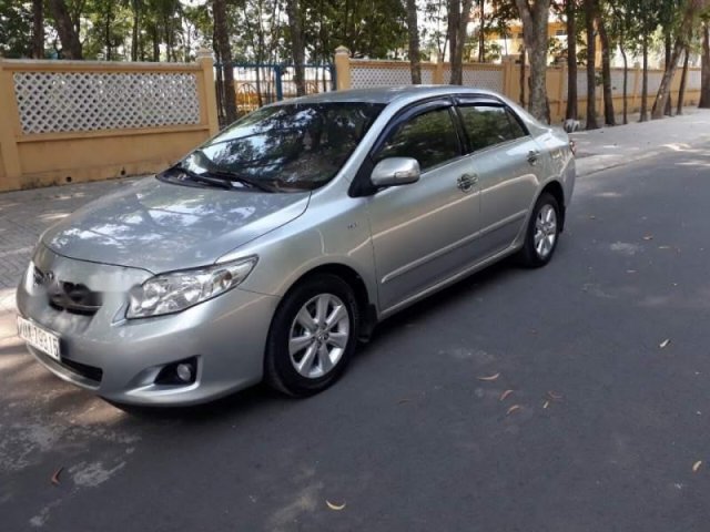 Gia đình bán xe Toyota Corolla altis năm 2009, màu bạc, giá 400tr0