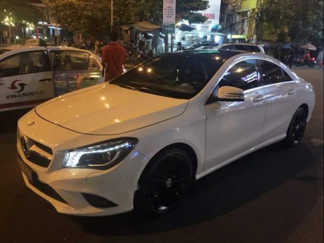 Bán gấp Mercedes CLA200 đời 2015, màu trắng, xe nhập  