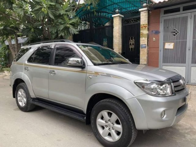 Bán Toyota Fortuner đời 2009, màu bạc