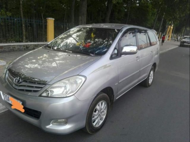 Bán xe Toyota Innova sản xuất năm 2009, màu bạc, giá 400tr