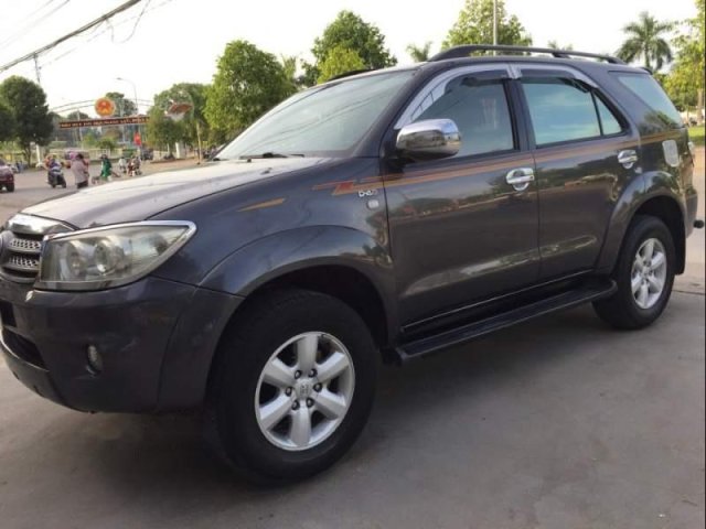 Cần bán gấp Toyota Fortuner 2011, chính chủ