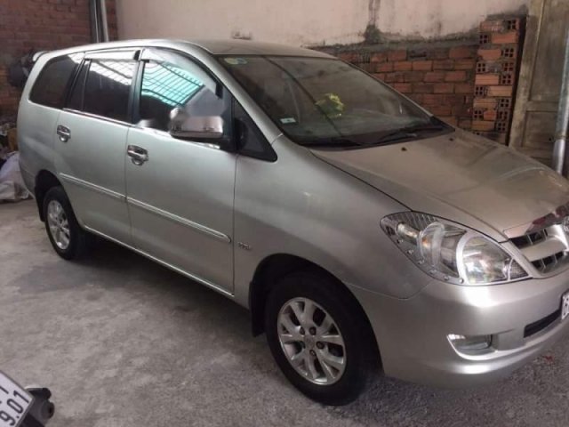 Cần bán Toyota Innova sản xuất năm 2006, màu bạc, giá tốt