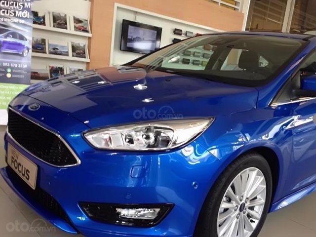 Bán Ford Focus Trend 1.5 sản xuất 2019, màu xanh lam, xe nhập