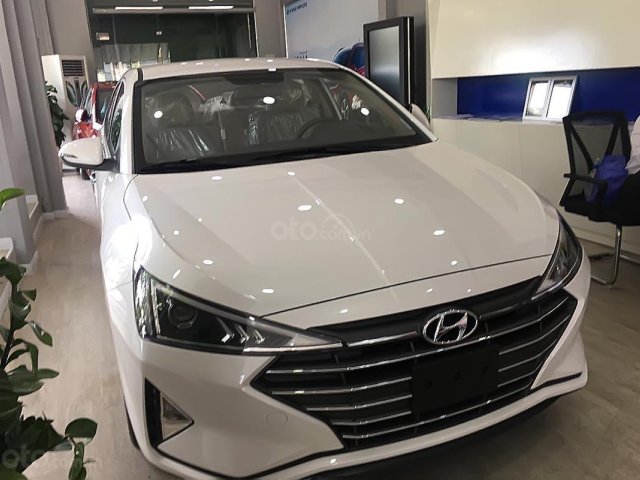 Bán Hyundai Elantra 1.6 MT năm sản xuất 2019, màu trắng